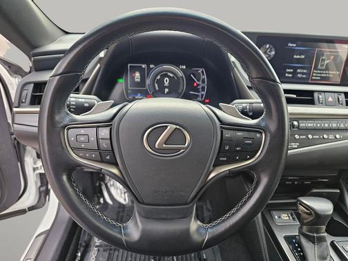 2019 Lexus ES 300h Base