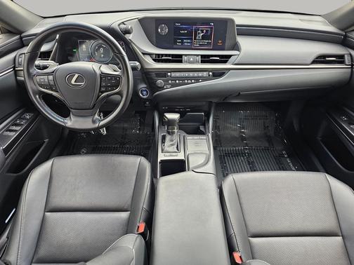 2019 Lexus ES 300h Base