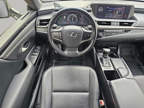 2019 Lexus ES 300h Base