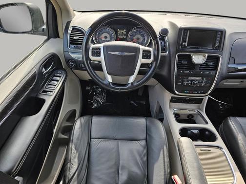 2015 Chrysler Town & Country Limited Platinum