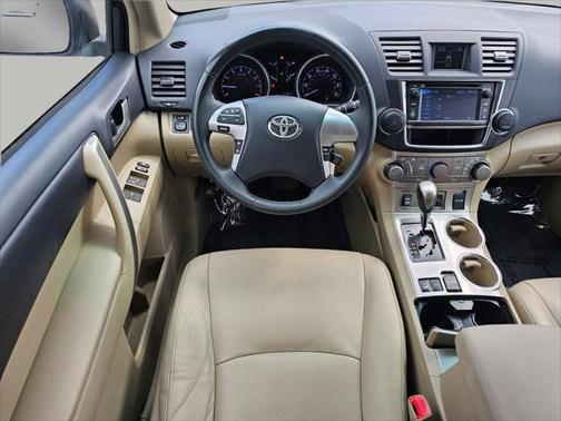 2013 Toyota Highlander SE
