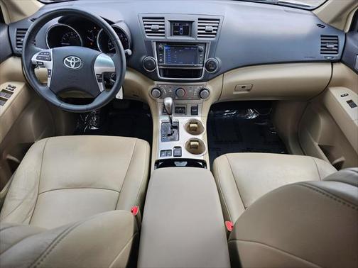 2013 Toyota Highlander SE