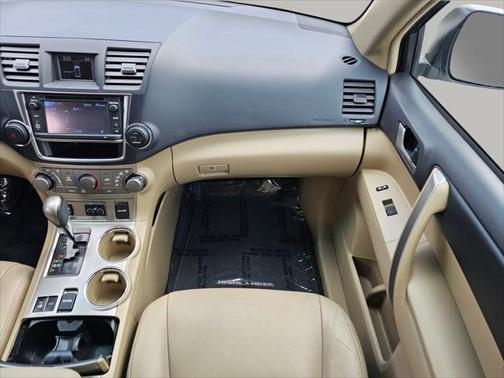 2013 Toyota Highlander SE