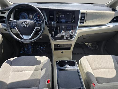 Pearl 2018 Toyota Sienna LE