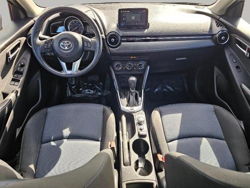 Pulse 2017 Toyota Yaris iA Base