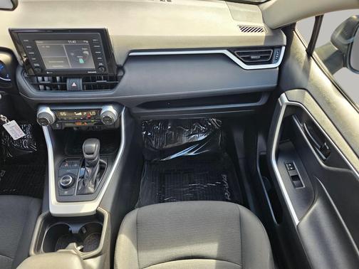 2020 Toyota RAV4 Hybrid LE
