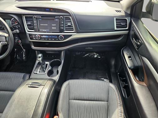 2016 Toyota Highlander LE Plus