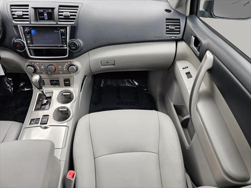 2013 Toyota Highlander SE