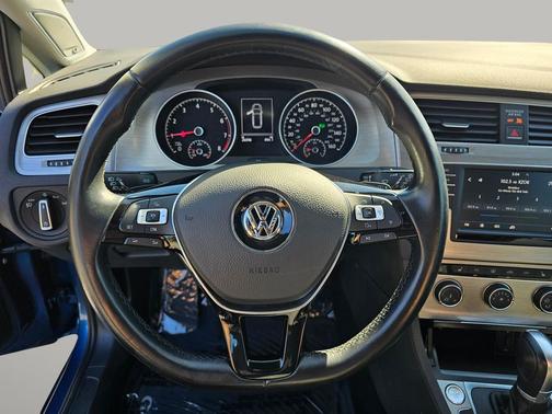 2017 Volkswagen Golf SportWagen TSI SE