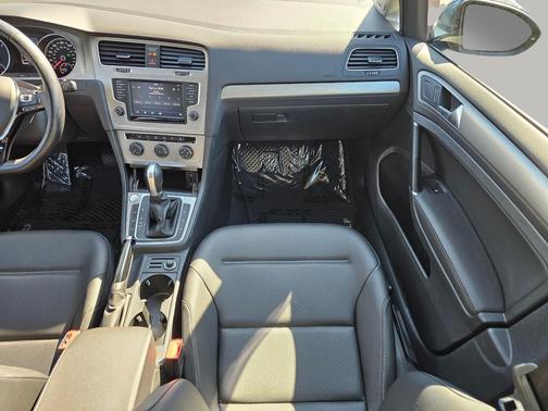 2017 Volkswagen Golf SportWagen TSI SE