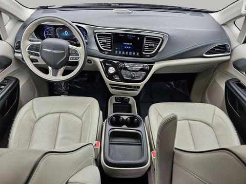2017 Chrysler Pacifica Hybrid Platinum