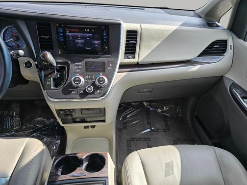Salsa Red Pearl 2016 Toyota Sienna XLE Premium