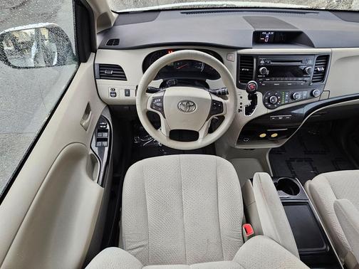 2012 Toyota Sienna LE