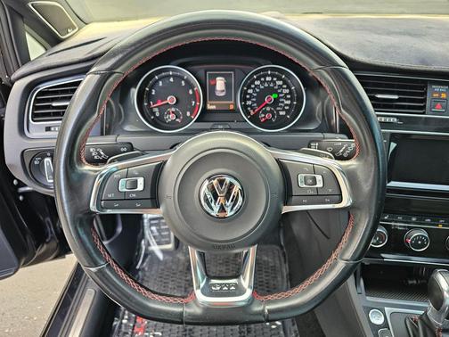 2015 Volkswagen Golf GTI 2.0T SE 2-Door