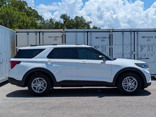 Star White Metallic Tri-Coat 2026 Ford Explorer Active