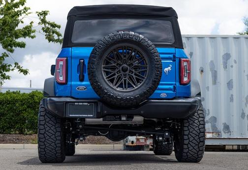 Velocity Blue Metallic 2023 Ford Bronco Badlands