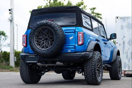 Velocity Blue Metallic 2023 Ford Bronco Badlands