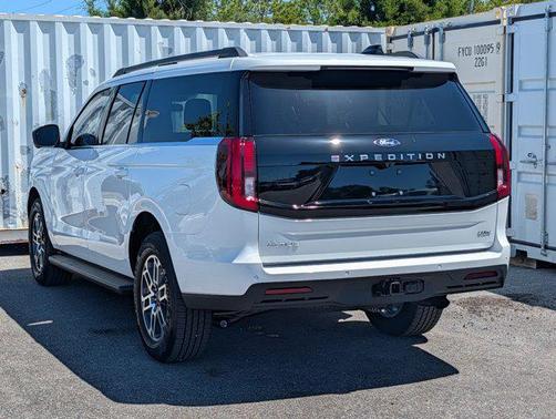 Star White Metallic Tri-Coat 2026 Ford Expedition Max Active 4x2