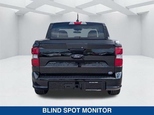 SHADOW BLACK 2026 Ford Maverick Lobo Standard