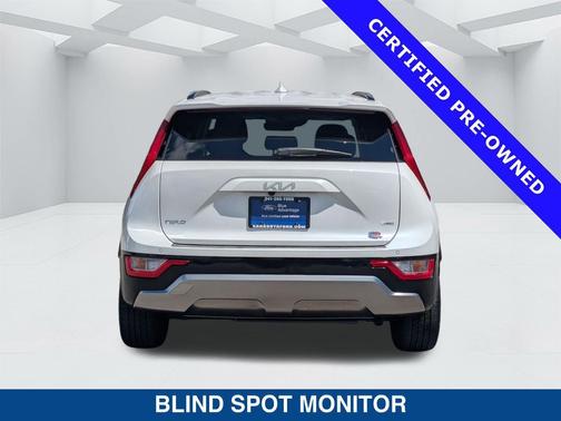 Snow White Pearl 2024 Kia Niro Touring
