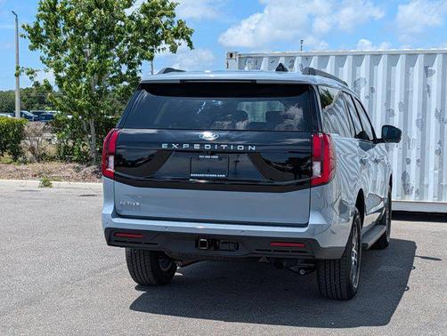 GLACIER GRAY MET TRI-COAT 2026 Ford Expedition Active