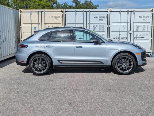Dolomite Silver Metallic 2025 Porsche Macan T