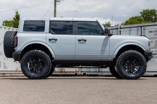 AVALANCHE GRAY 2026 Ford Bronco Badlands