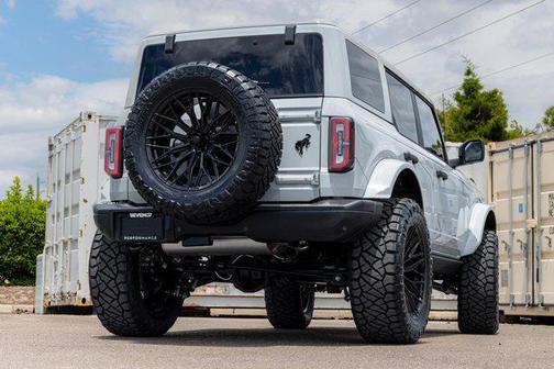 AVALANCHE GRAY 2026 Ford Bronco Badlands
