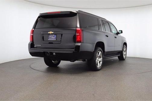 Photo 4 of 27 of 2016 Chevrolet Suburban LS