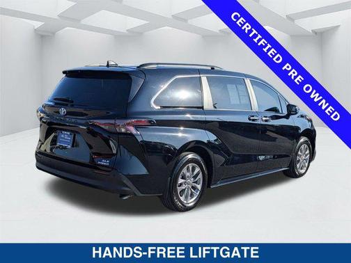 2024 Toyota Sienna XLE 8 Passenger