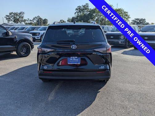 2024 Toyota Sienna XLE 8 Passenger