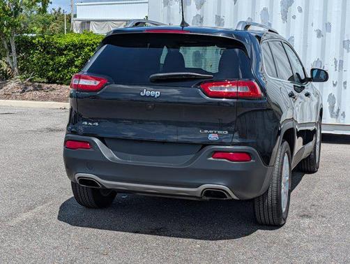 Brilliant Black Crystal Pearlcoat 2016 Jeep Cherokee Limited