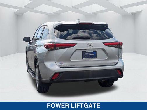 2020 Toyota Highlander LE