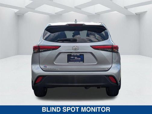 2020 Toyota Highlander LE