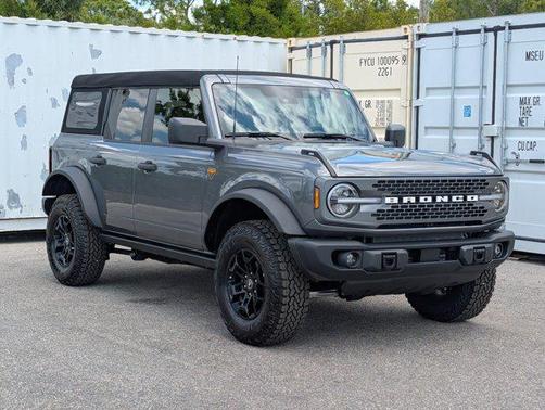 CARBONIZED GRAY METALLIC 2026 Ford Bronco Badlands