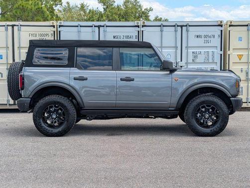 CARBONIZED GRAY METALLIC 2026 Ford Bronco Badlands