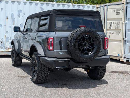 CARBONIZED GRAY METALLIC 2026 Ford Bronco Badlands