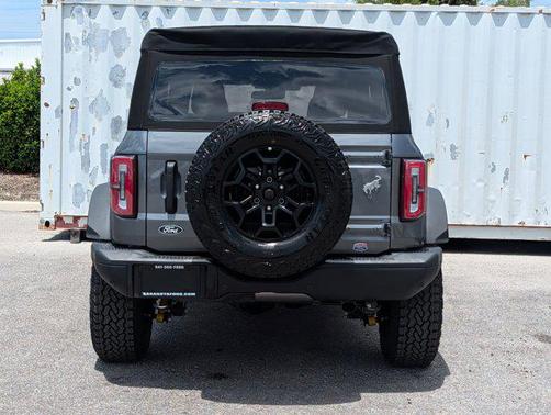 CARBONIZED GRAY METALLIC 2026 Ford Bronco Badlands