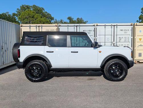 OXFORD WHITE 2026 Ford Bronco Badlands
