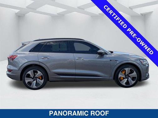 2022 Audi e-tron Premium Plus