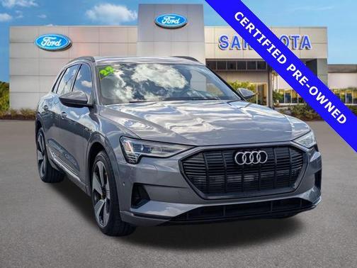 2022 Audi e-tron Premium Plus