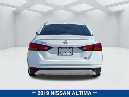 Glacier White 2019 Nissan Altima 2.5 S