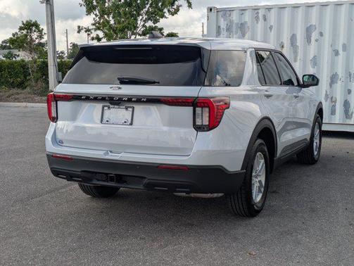 SPACE WHITE METALLIC 2026 Ford Explorer Active