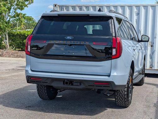 Glacier Gray Metallic Tri-Coat 2026 Ford Expedition Tremor