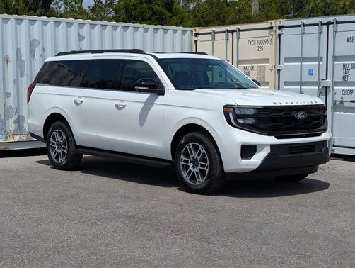 Star White Metallic Tri-Coat 2026 Ford Expedition Max Active 4x4