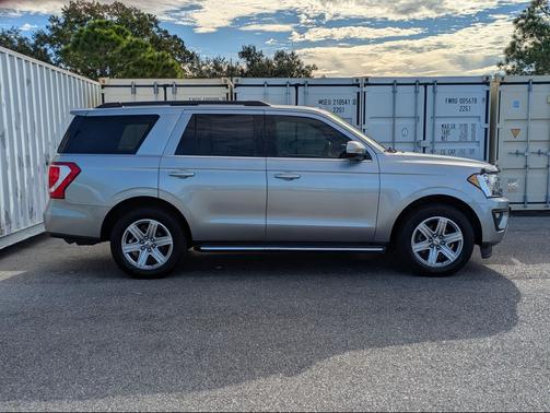 ICONIC SILVER METALLIC 2020 Ford Expedition XLT