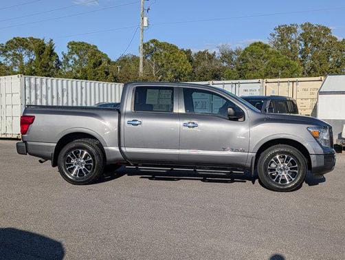 2021 Nissan Titan SV