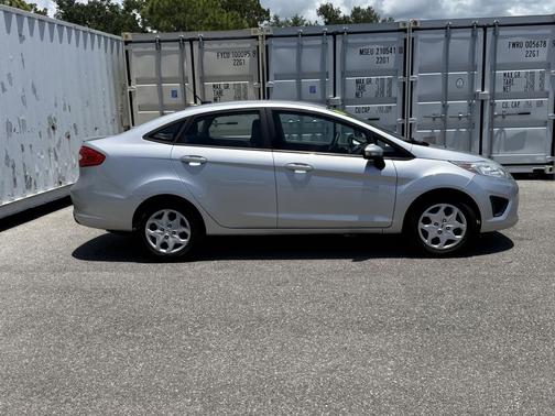 INGOT SILVER METALLIC 2013 Ford Fiesta SE