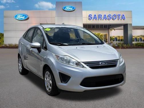 INGOT SILVER METALLIC 2013 Ford Fiesta SE