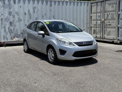 INGOT SILVER METALLIC 2013 Ford Fiesta SE